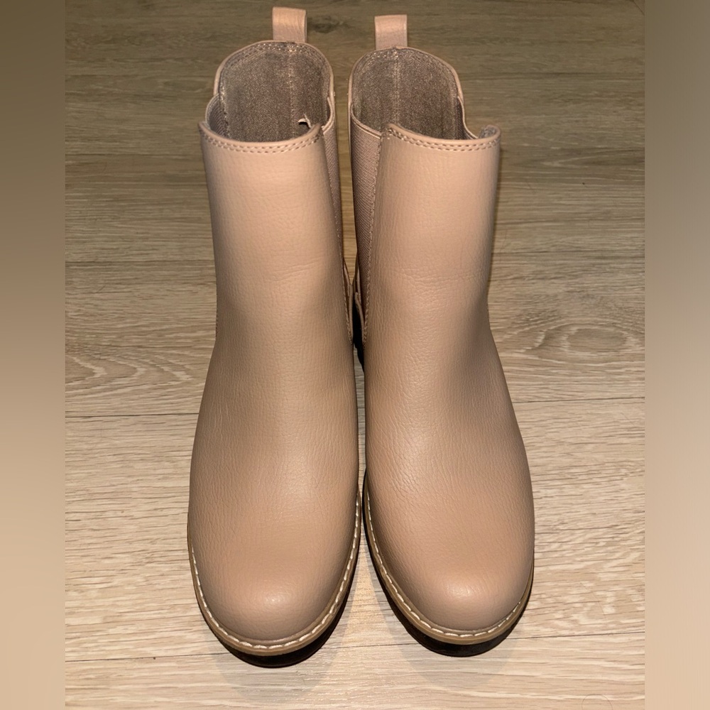 Women’s Chelsea Boots